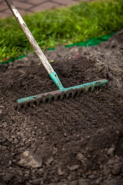 RakeGrass_iStock_500947429-scaled.jpg.optimal